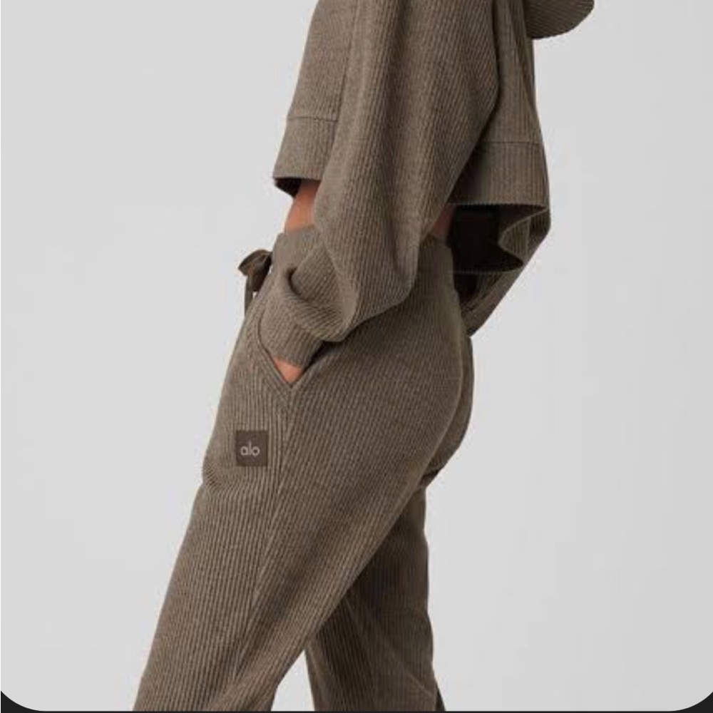 Alo Yoga Muse Sweatpant - NWT S Olive Tree Heather